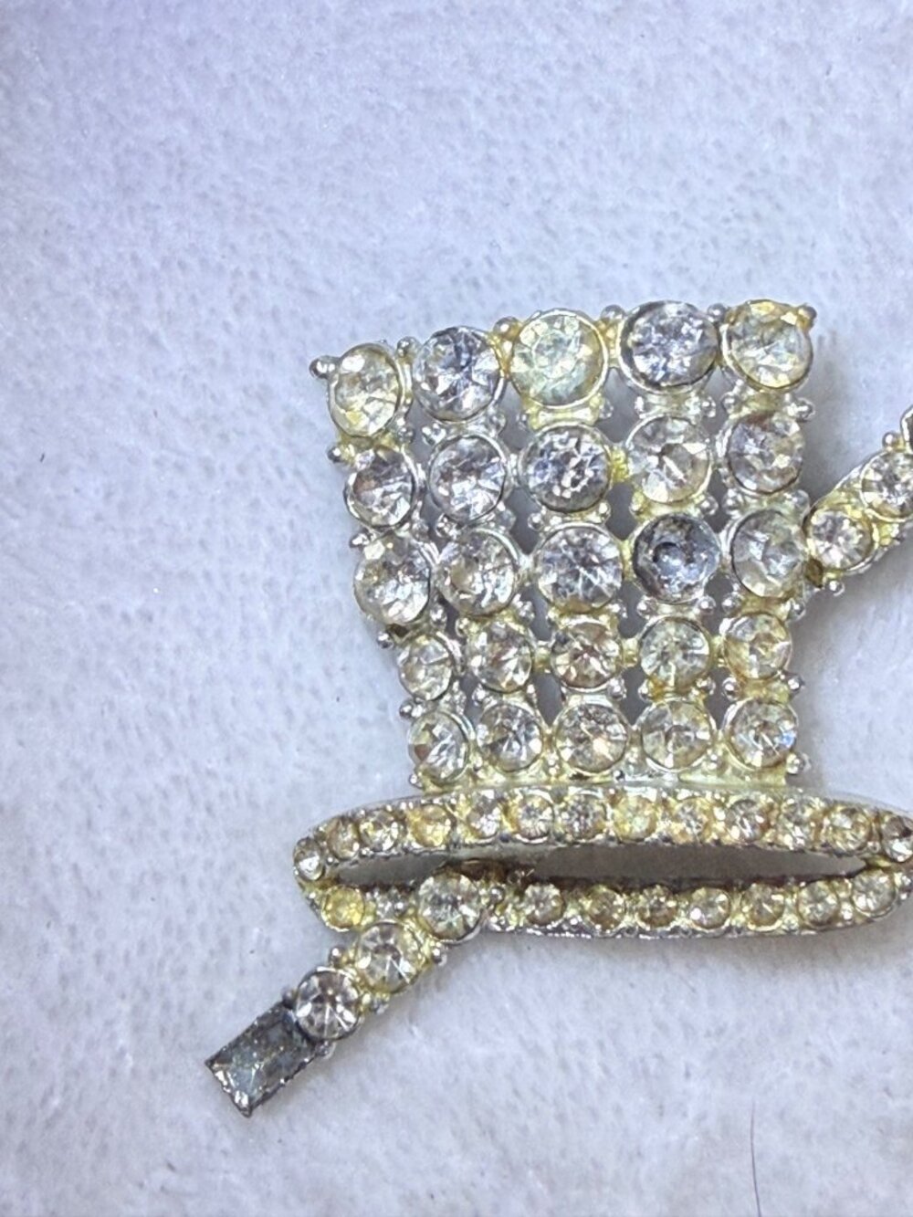 Vintage Rhinestone Magician’s Top Hat Brooch Pin With silver -Tone Metal Accents